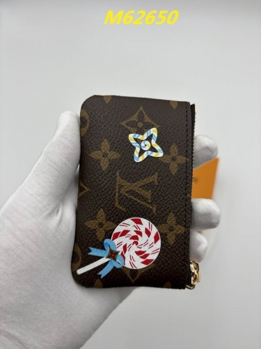 AAA--L...V... Wallets 4958