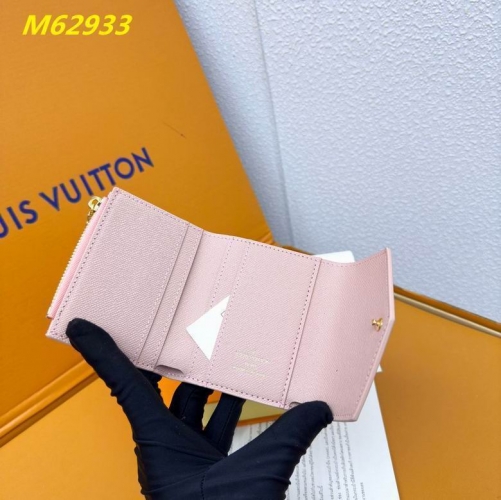 AAA--L...V... Wallets 4825