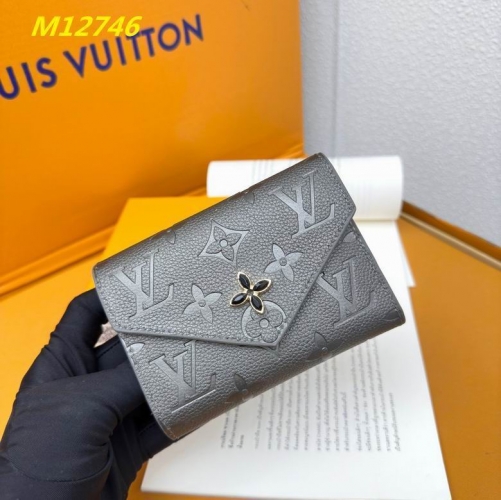 AAA--L...V... Wallets 4808