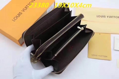 AAA--L...V... Wallets 1009