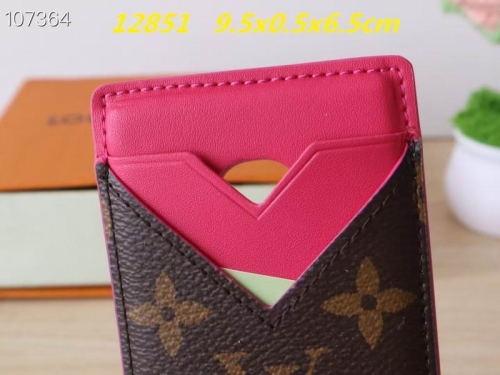 AAA--L...V... Wallets 4918
