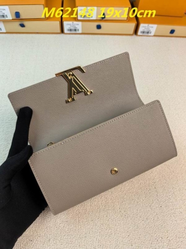 AAA--L...V... Wallets 5120
