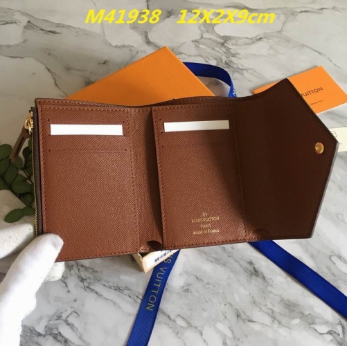 AAA--L...V... Wallets 1085