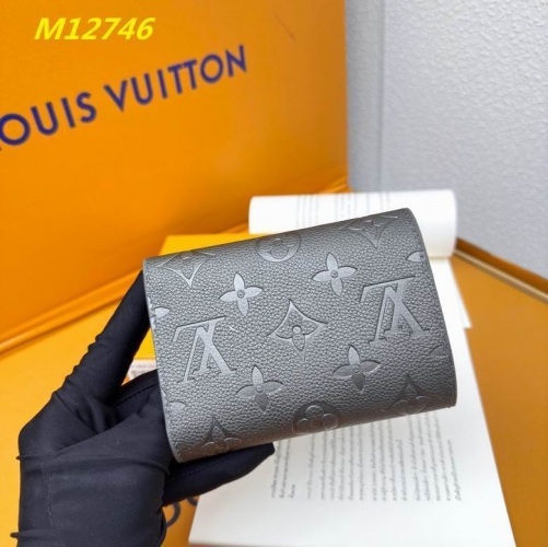 AAA--L...V... Wallets 4807