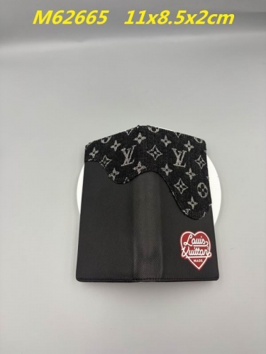 AAA--L...V... Wallets 4964