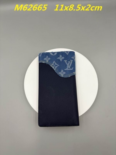 AAA--L...V... Wallets 4961