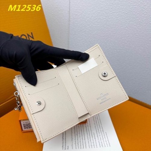 AAA--L...V... Wallets 4701