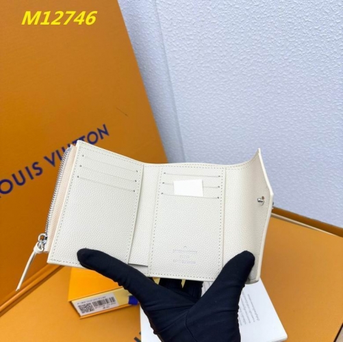 AAA--L...V... Wallets 4813