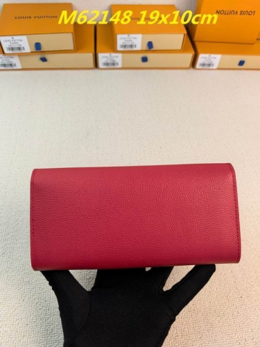AAA--L...V... Wallets 5117