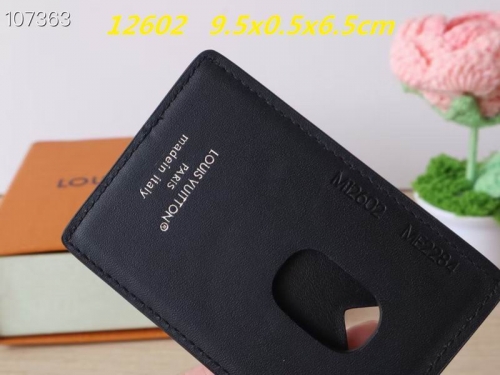 AAA--L...V... Wallets 4913