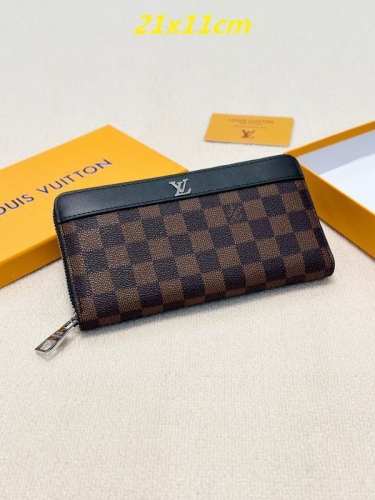 AAA--L...V... Wallets 4904