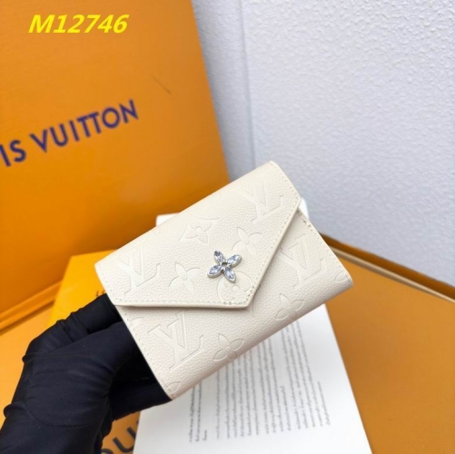 AAA--L...V... Wallets 4816