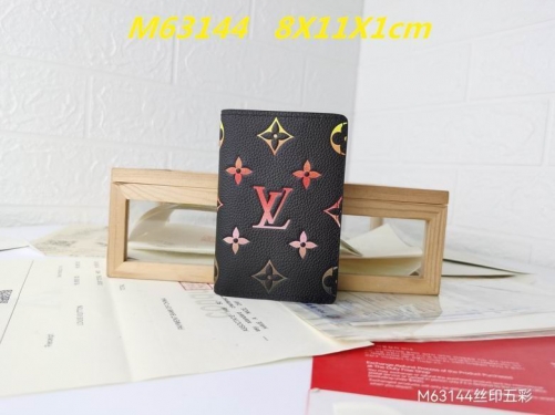 AAA--L...V... Wallets 4679