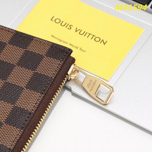 AAA--L...V... Wallets 4984