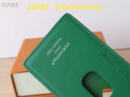 AAA--L...V... Wallets 4934