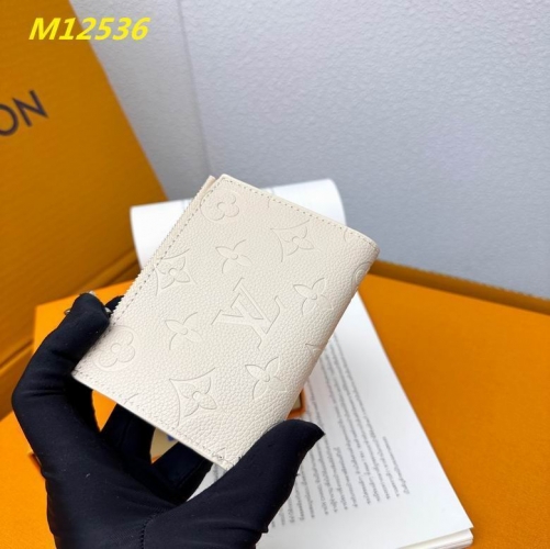 AAA--L...V... Wallets 4703