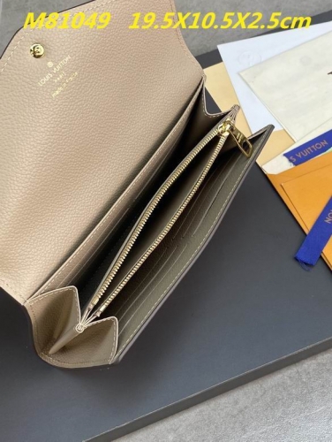 AAA--L...V... Wallets 1198