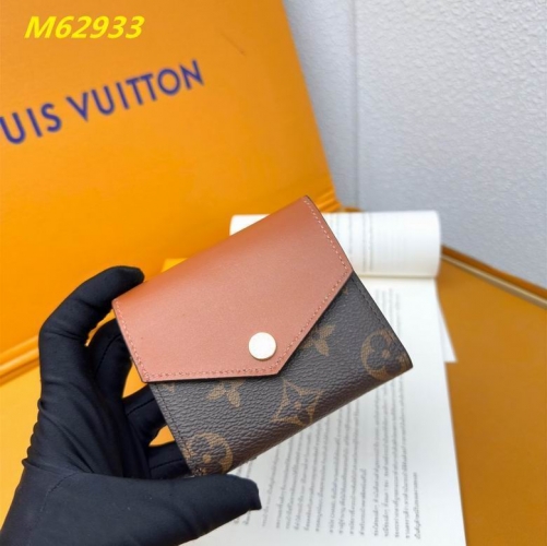 AAA--L...V... Wallets 4836