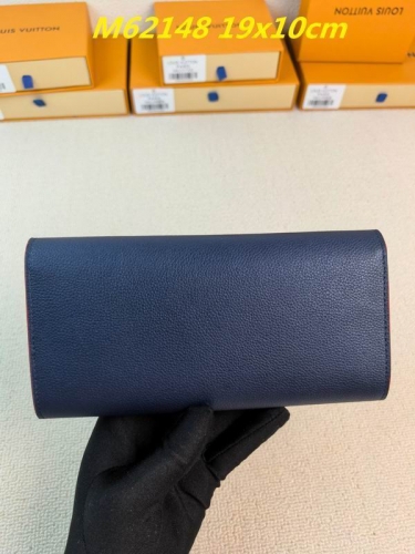 AAA--L...V... Wallets 5133