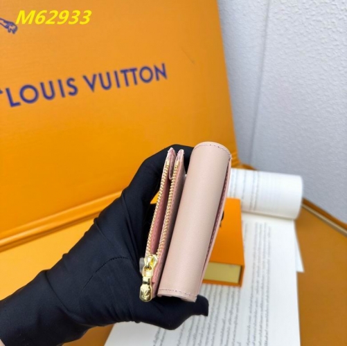 AAA--L...V... Wallets 4826