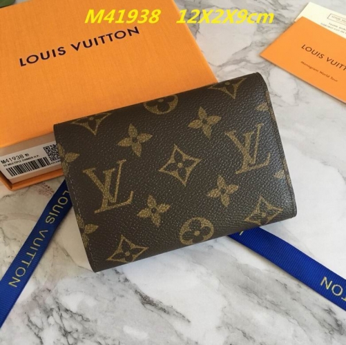 AAA--L...V... Wallets 1090