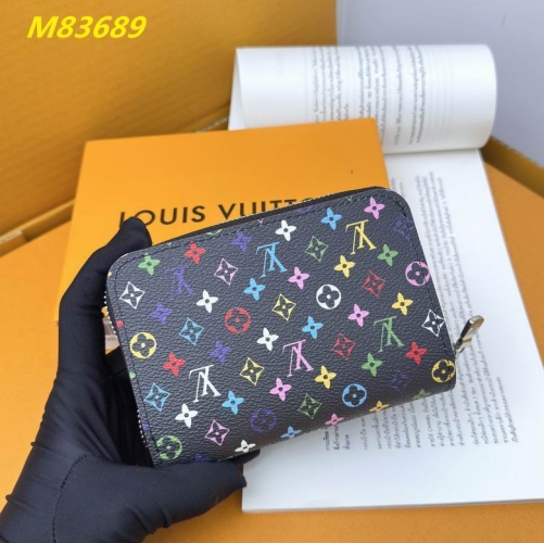 AAA--L...V... Wallets 4819