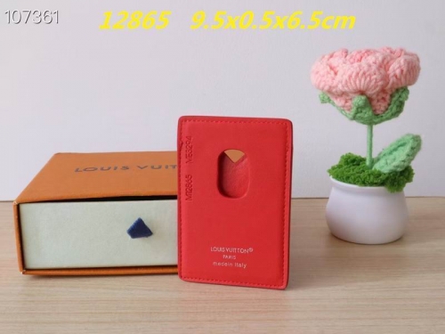 AAA--L...V... Wallets 4940