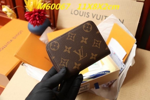 AAA--L...V... Wallets 1060