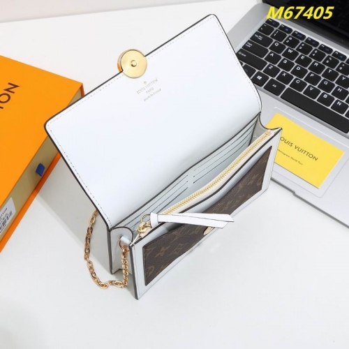 AAA--L...V... Wallets 5182
