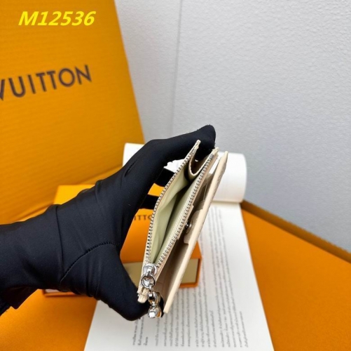 AAA--L...V... Wallets 4702