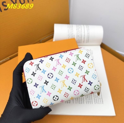 AAA--L...V... Wallets 4823