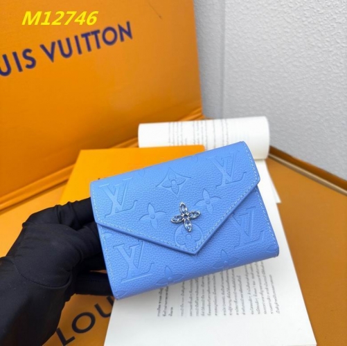 AAA--L...V... Wallets 4812