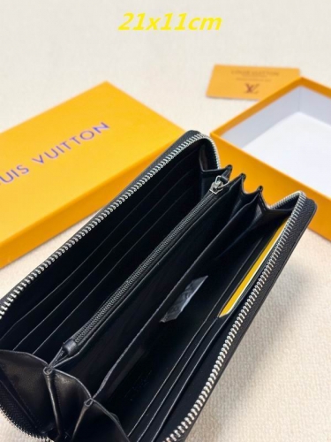 AAA--L...V... Wallets 4901