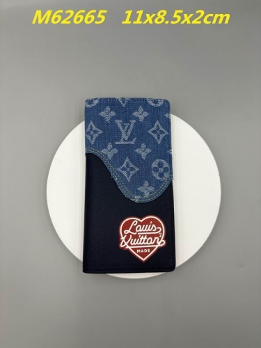 AAA--L...V... Wallets 4962