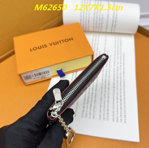 AAA--L...V... Wallets 4846