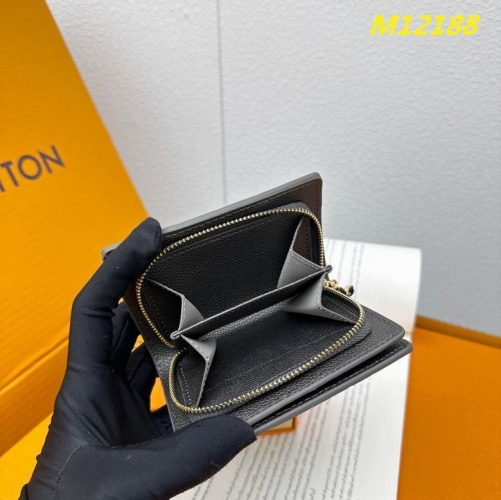 AAA--L...V... Wallets 4685