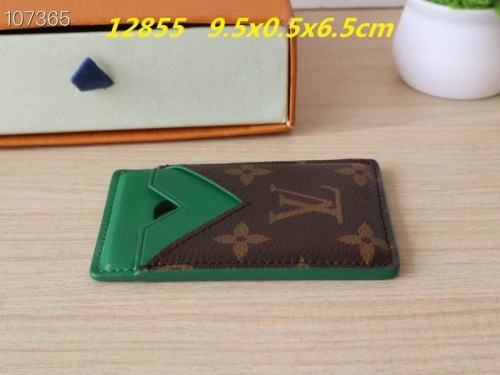 AAA--L...V... Wallets 4935