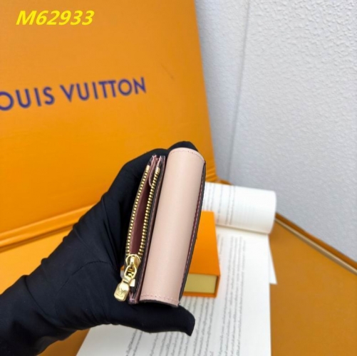 AAA--L...V... Wallets 4842