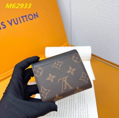 AAA--L...V... Wallets 4831