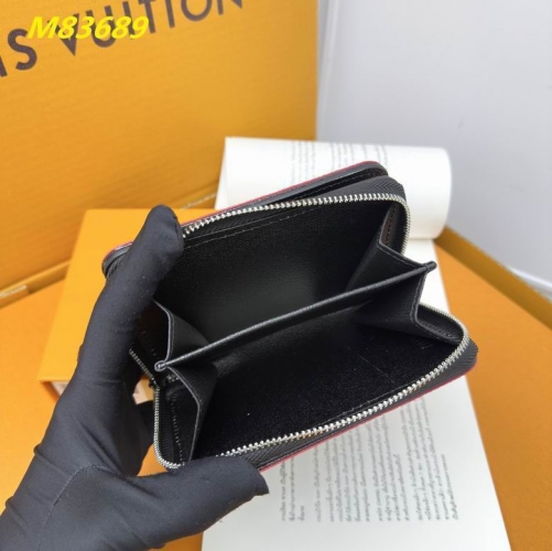 AAA--L...V... Wallets 4817