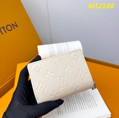 AAA--L...V... Wallets 4692