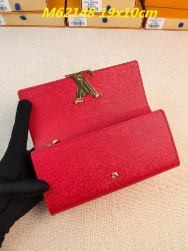 AAA--L...V... Wallets 5116