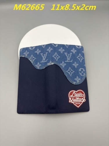 AAA--L...V... Wallets 4960