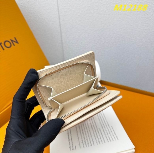 AAA--L...V... Wallets 4690