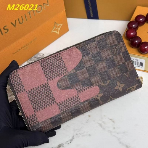 AAA--L...V... Wallets 4981
