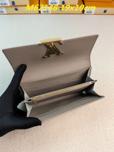AAA--L...V... Wallets 5119