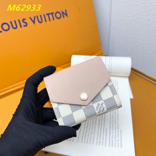 AAA--L...V... Wallets 4828