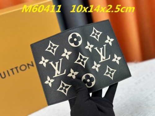 AAA--L...V... Wallets 4862