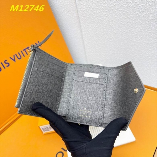 AAA--L...V... Wallets 4805
