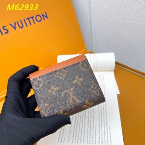 AAA--L...V... Wallets 4835